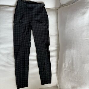 Lululemon Here to There checkered High rise 7/8 pant